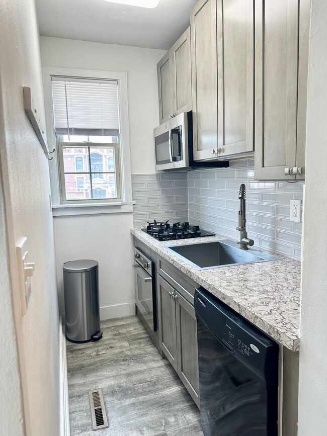 Kitchen - 514 Walnut Ave