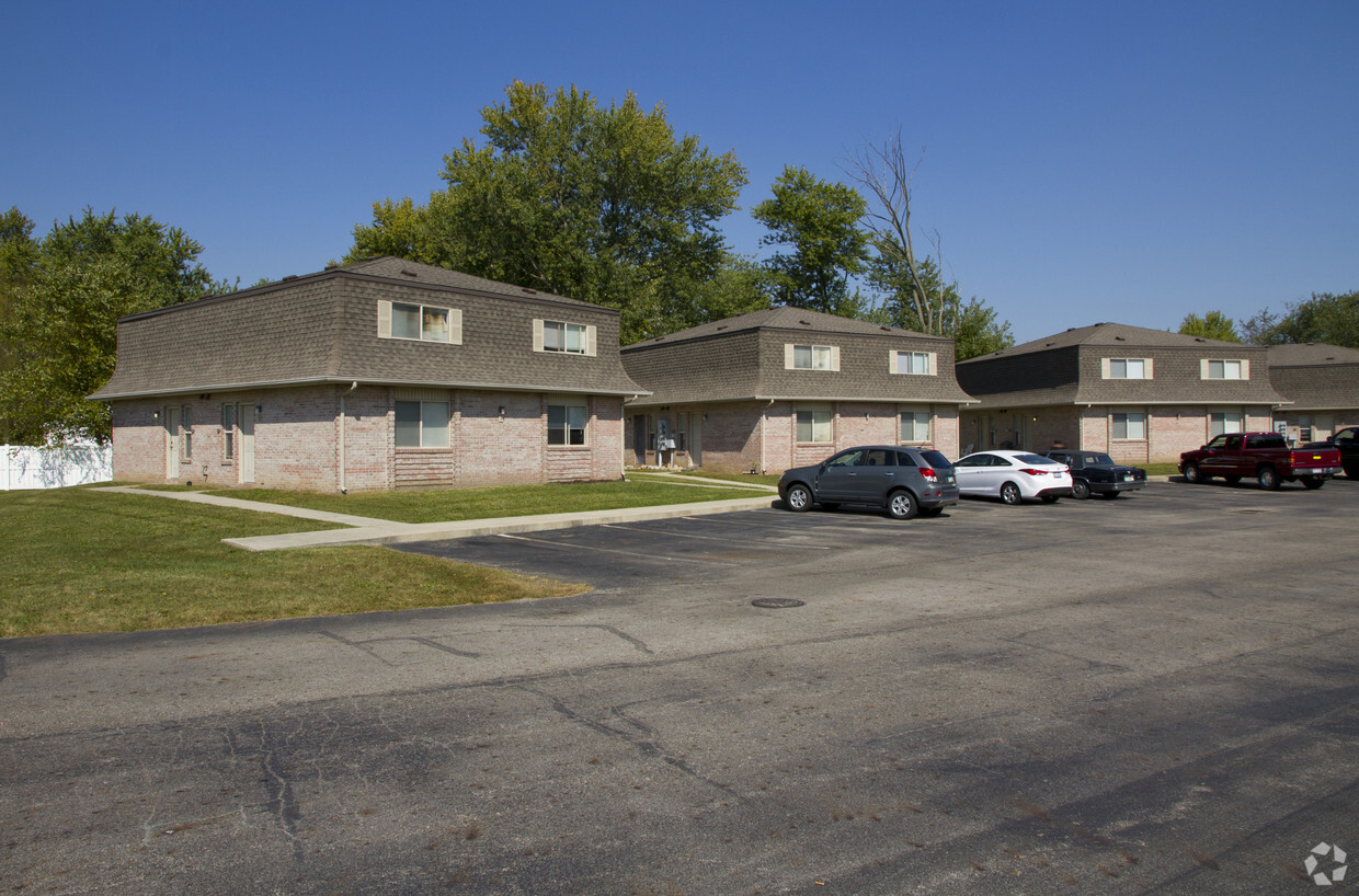 Building Photo - Sharon Court Townhomes