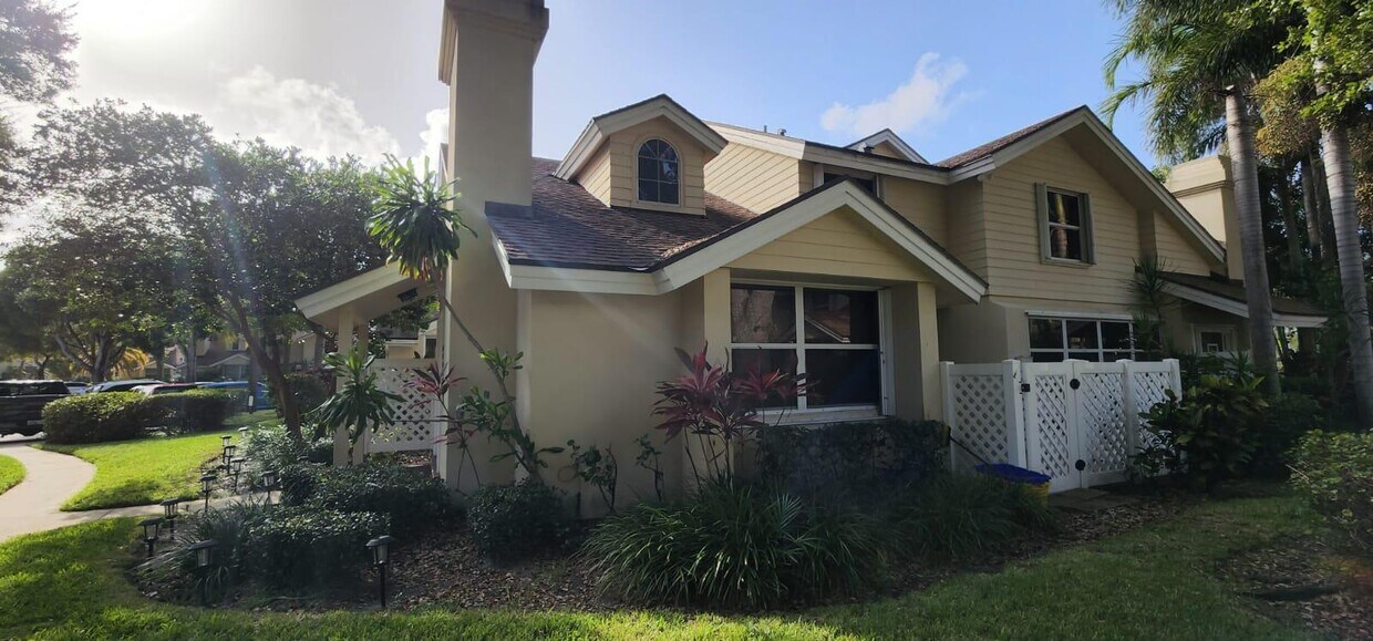 Foto principal - 8108 Oakton Ct