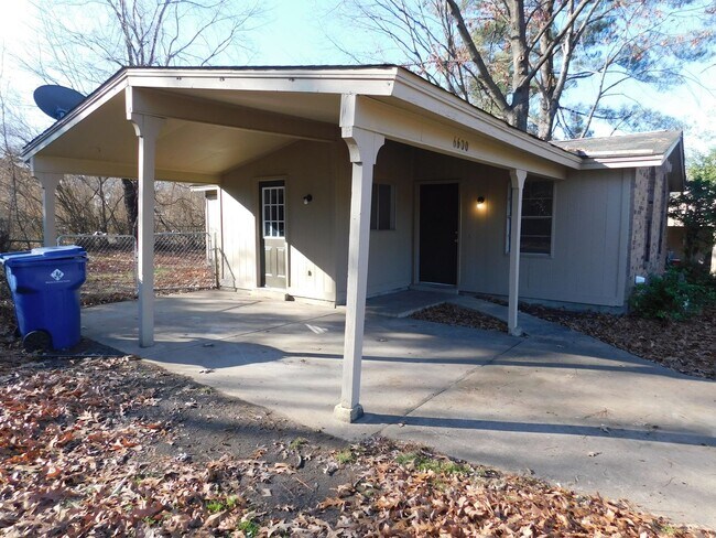 Building Photo - 6600 Embassy Cir