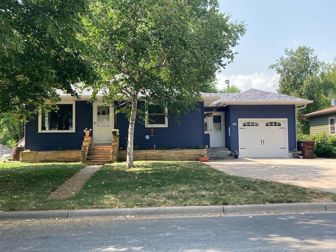 Primary Photo - 205 Franklin Ave SW