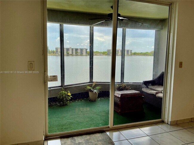 Foto del edificio - 1160 NE 191st St