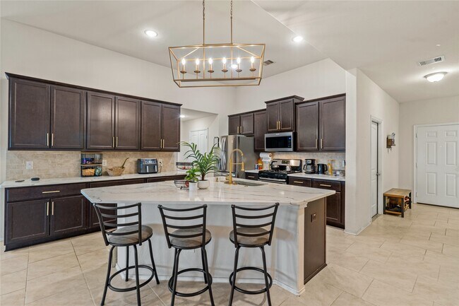 Foto del edificio - 4506 Mondial Rd