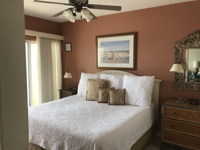 Building Photo - 2 bedroom in Pensacola Beach FL 94041