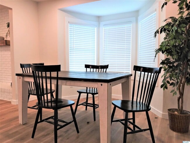 Building Photo - 26525 Martin Branch Rd