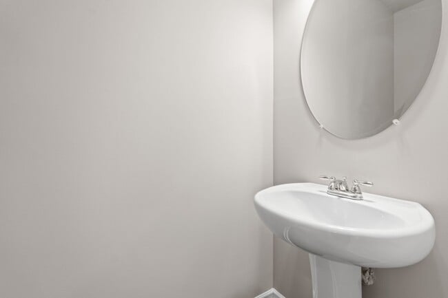 Building Photo - 3 Bedroom Townhome in Jonesboro!