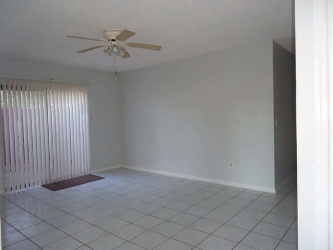 Building Photo - 1613 Little River Dr