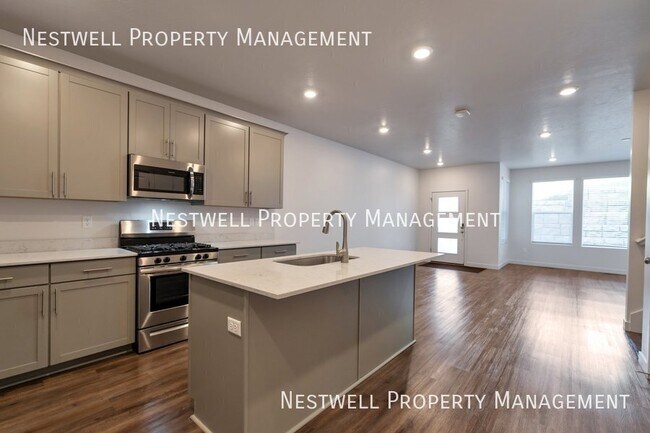 Building Photo - Beautiful 3-bed Townhome in North Salt Lake