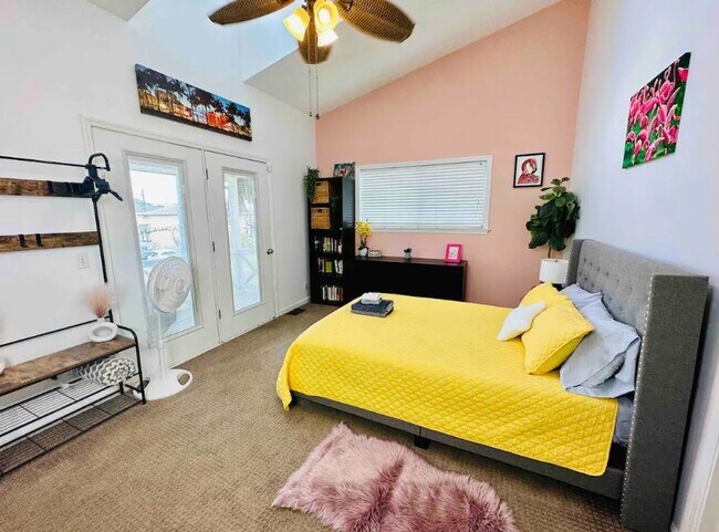 Master bedroom - 105 Arricola Ave