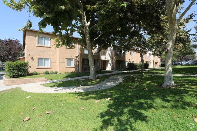 Foto del edificio - Belcourt Apartment Homes