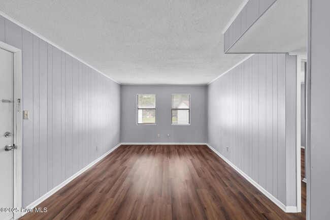 Foto del edificio - 107 Ravenwood Dr