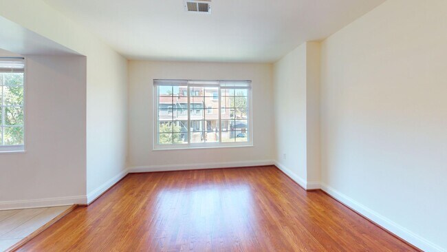 Foto del edificio - 1316 Spring Rd NW