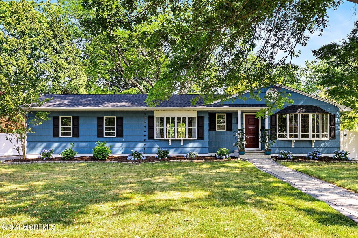 Foto principal - 62 Reynolds Dr