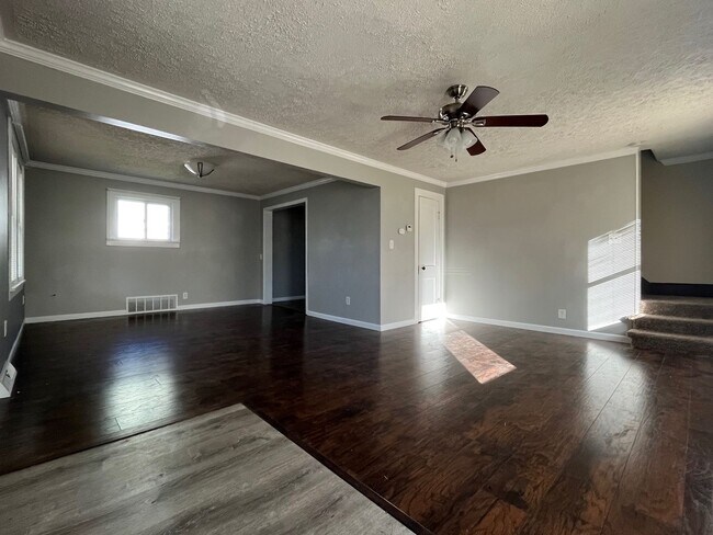 Building Photo - *FIRST MONTH'S RENT FREE*