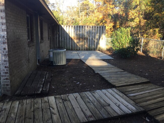 Foto del edificio - Pet Friendly! Three-bedroom Duplex Ranch Home in Surfside Beach! East of 17!