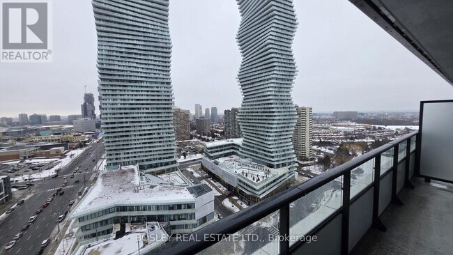 Building Photo - 448 Burnhamthorpe Rd W