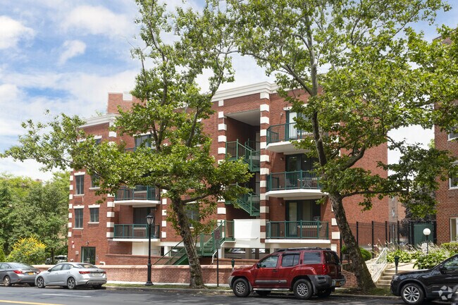 Foto del edificio - 55 S Middle Neck Rd