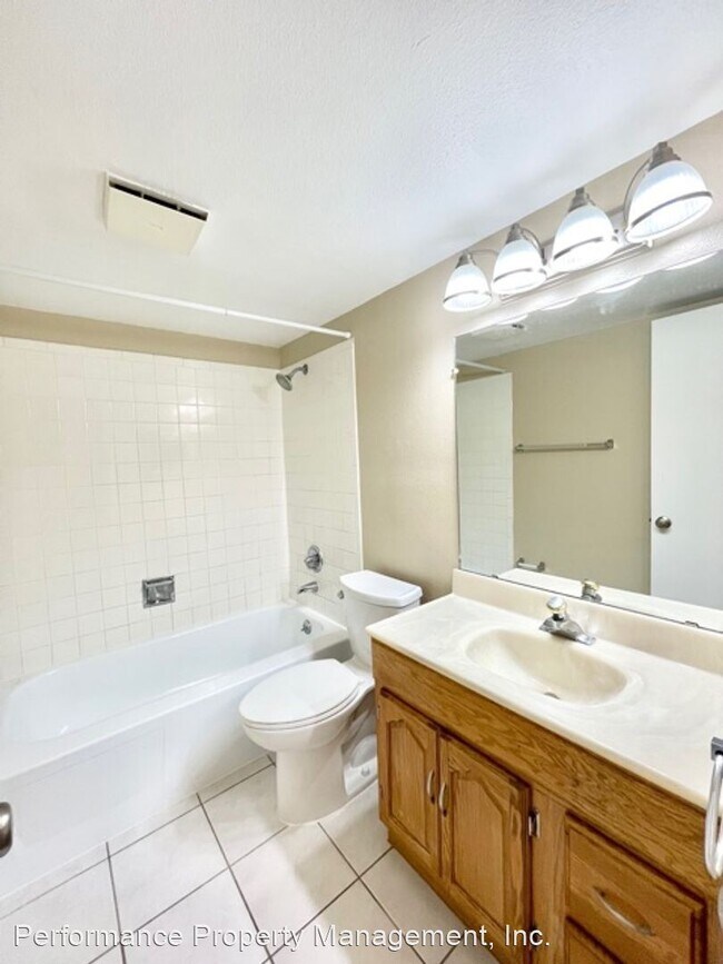 Building Photo - 2 br, 2.5 bath House - 1165 S. Oneida St U...