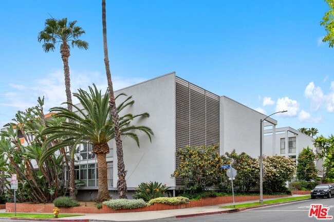 Building Photo - 7960 Selma Ave