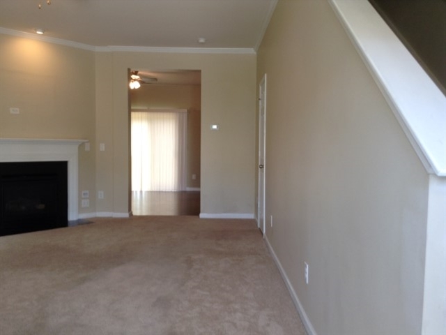 Building Photo - 1065 Willow Wind Drive