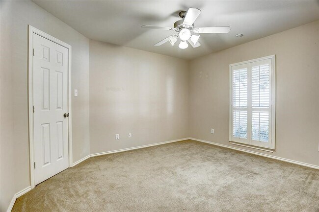 Foto del edificio - 934 E Heights Hollow Ln