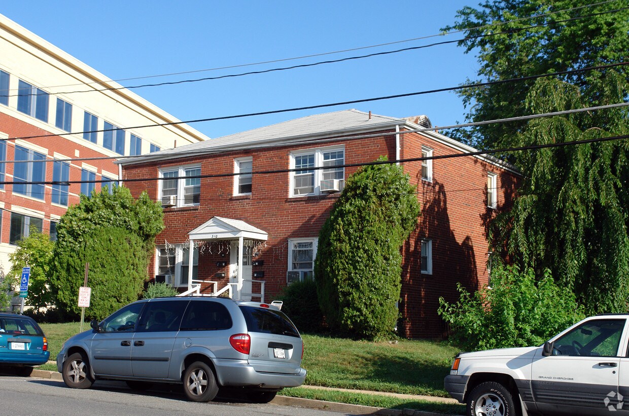 Building Photo - 310 S Maple Ave