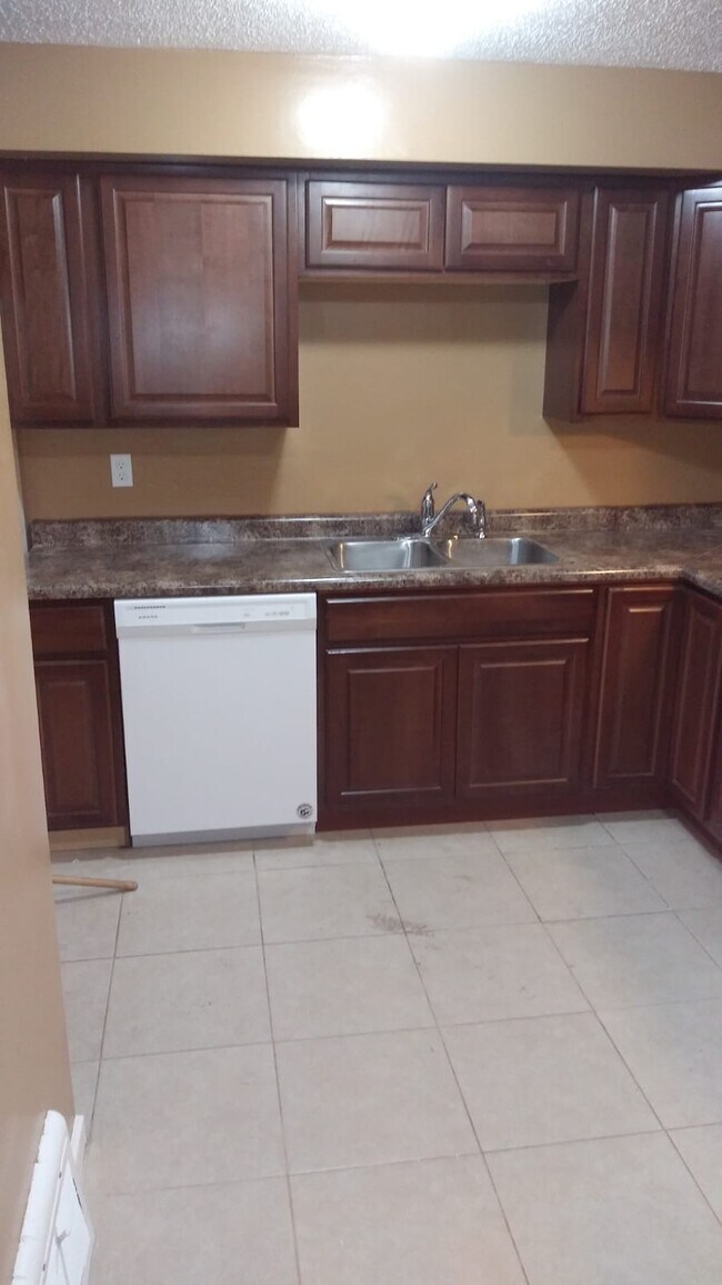 Kitchen - 5823 Blaisdell Ave