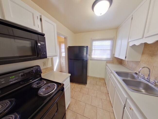 Building Photo - 6130 E Harry St