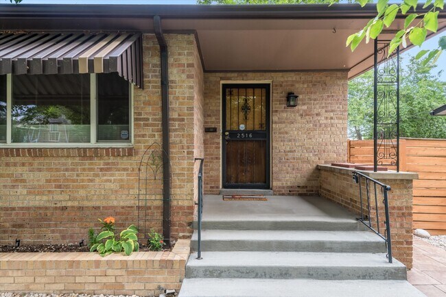 Building Photo - 3 Bed Home Walking Distance to Sloans Lake! Available NOW!
