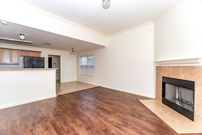 Foto del edificio - 3-BEDROOM IN ROYAL RIDGE, NORTH EAST ISD