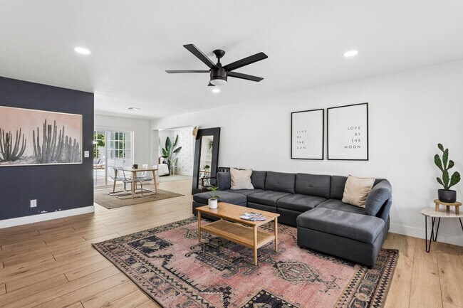 Foto del edificio - 7616 E 3rd St