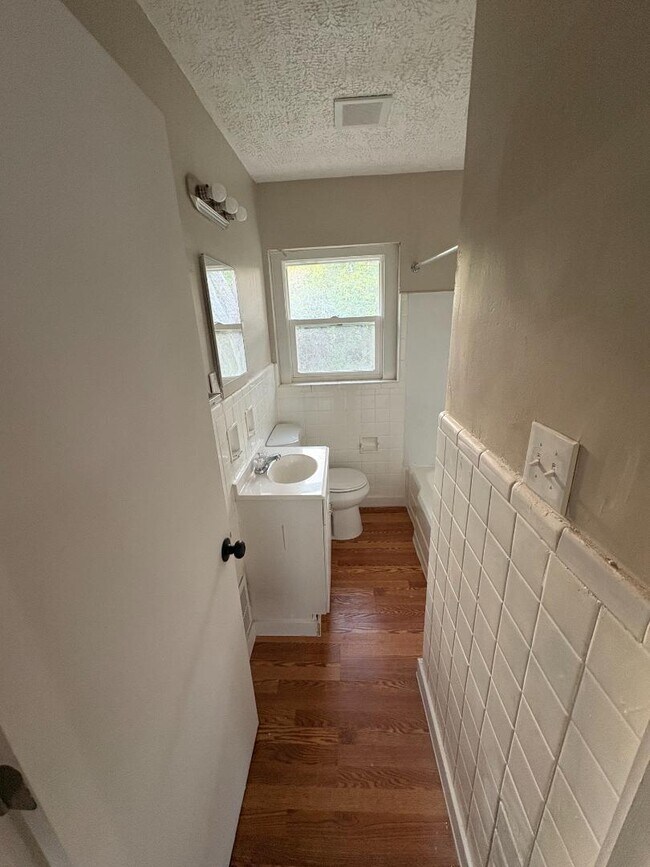 Foto del edificio - 1623 Harold Dr