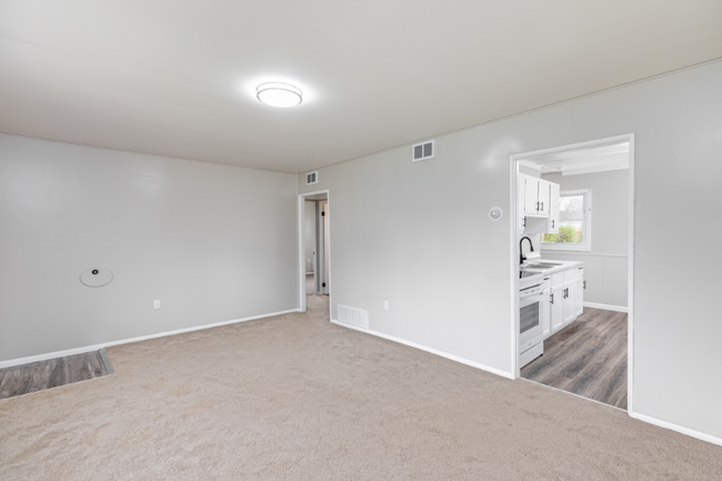Foto del edificio - 2311 Harmont Ave NE