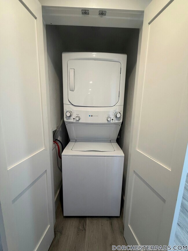 Building Photo - 86 Fayston St