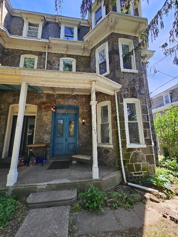 Foto del edificio - 142 Sumac St