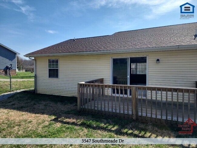 Foto del edificio - 3547 Southmeade Dr