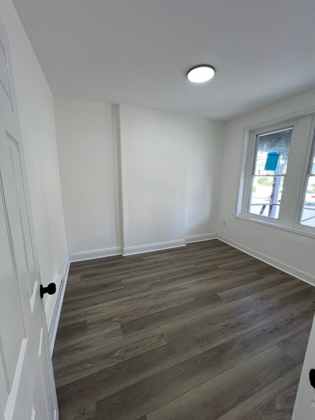 Primary Photo - 921 W 3rd St