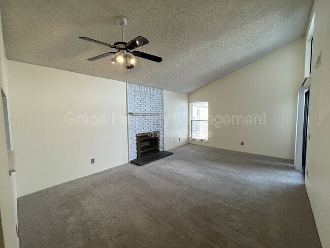 Foto del edificio - 9817 E Peakview Ave