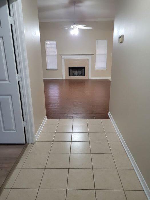 Building Photo - 17336 Meadowbrook Dr