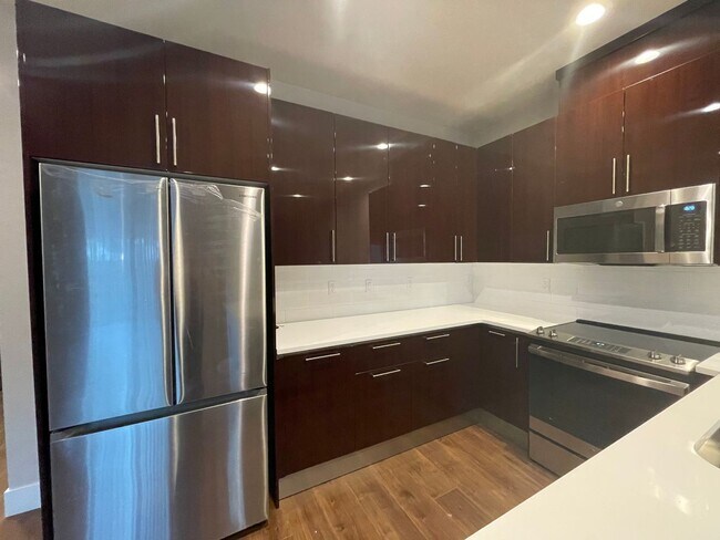 Foto del edificio - Stunning Modern 3 beds + 2.5 baths Smart H...