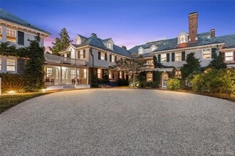 Building Photo - 94 Quogue St