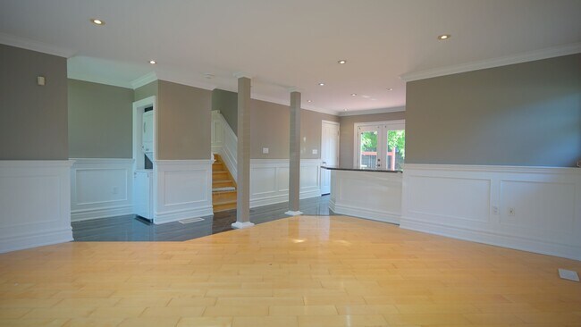 Building Photo - 7 Waterbury Dr