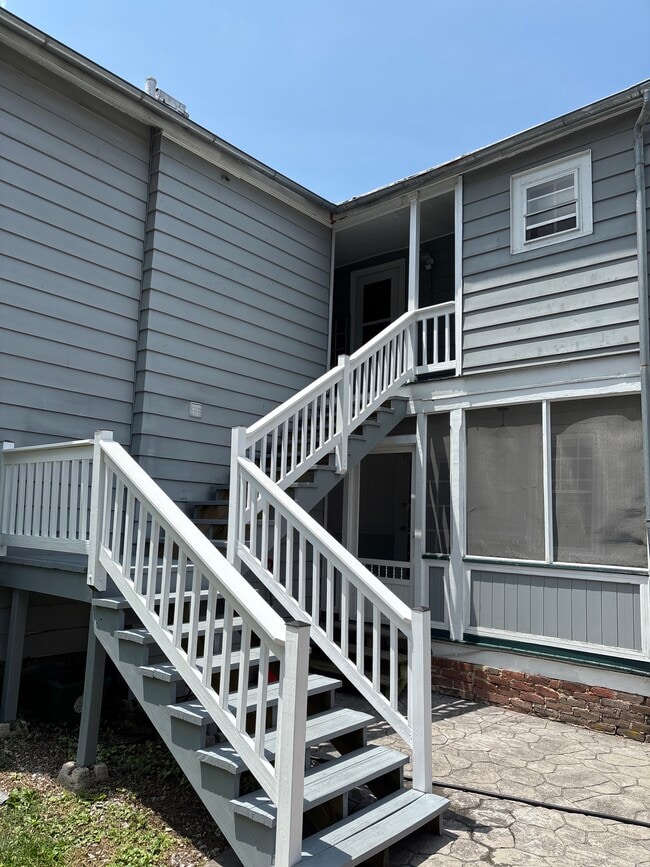 Building Photo - 401 N Augusta St