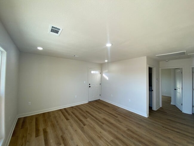 Building Photo - 2110 Clark St