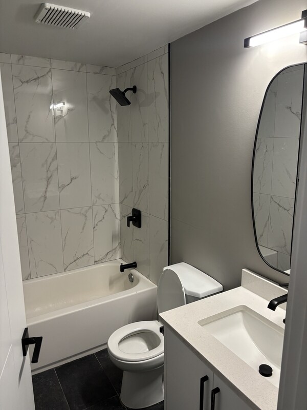 Building Photo - 12525-12118 118 Ave NW