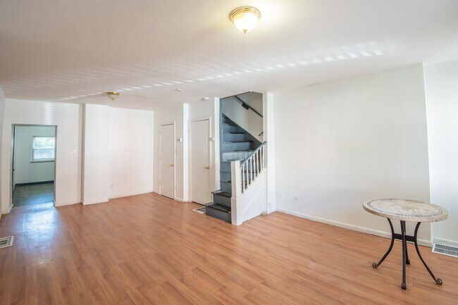 Building Photo - 506 Cherry St