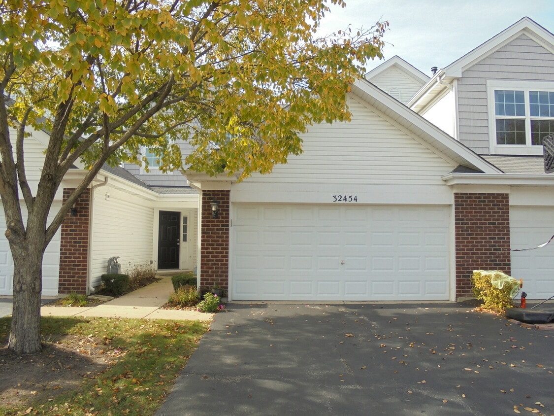 Primary Photo - 32454 Rushmore Ave