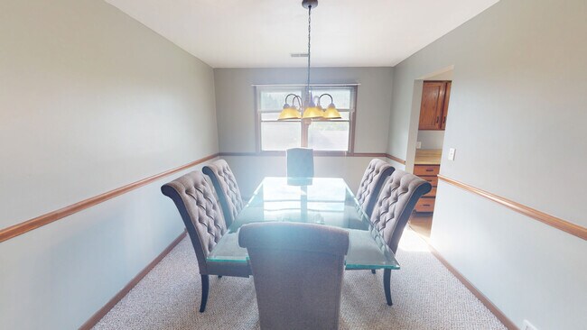 Building Photo - 888 Pearson Cir