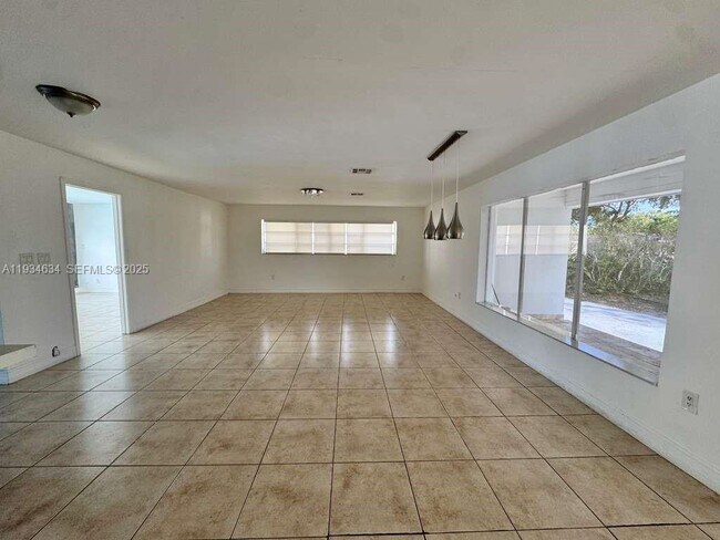 Building Photo - 19410 NE 19th Ave