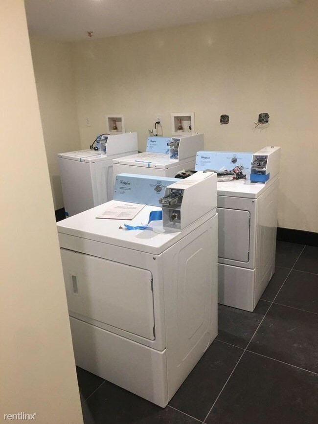 Foto del edificio - 3 br, 1.5 bath  - 624 Crescent St